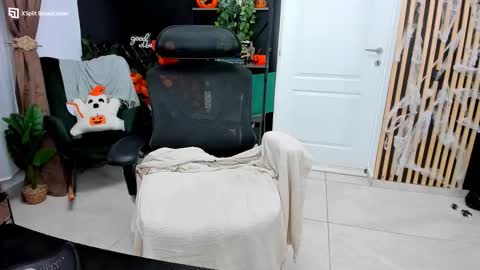 Kallisy online show from November 4, 2025, 9:58 pm