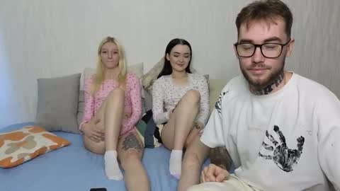 Snapshot of first_day_ chatting on September 18, 2025, 3:30 am ALICESTEVEVECTOR pvt open online show from September 18, 2025, 3:30 am