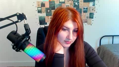 Snapshot of first_instinct chatting on March 18, 2026, 8:28 am first_instinct online show from March 18, 2026, 8:28 am