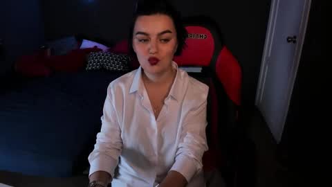 Snapshot of fisher_sofia chatting on December 18, 2025, 7:47 am SOFIA online show from December 18, 2025, 7:47 am