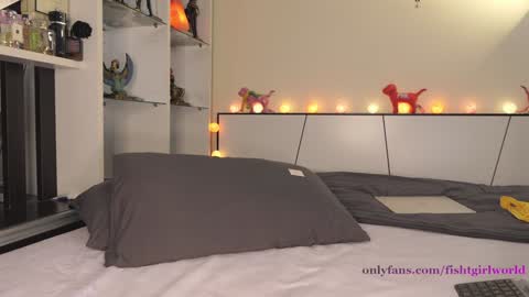 Snapshot of fishtgirlworld chatting on February 8, 2025, 3:31 pm Tia online show from February 8, 2025, 3:31 pm