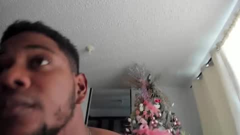 Snapshot of fit_fray chatting on December 4, 2024, 4:05 pm FRAIDER online show from December 4, 2024, 4:05 pm