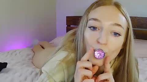 Snapshot of fitblondeprincess chatting on January 8, 2026, 7:05 pm flowergirl online show from January 8, 2026, 7:05 pm