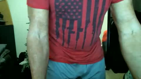 Snapshot of fitguy40 chatting on January 7, 2026, 4:04 am fitguy40 online show from January 7, 2026, 4:04 am