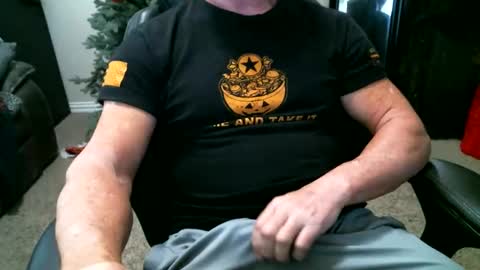 Snapshot of fitguy40 chatting on January 7, 2026, 9:50 pm fitguy40 online show from January 7, 2026, 9:50 pm