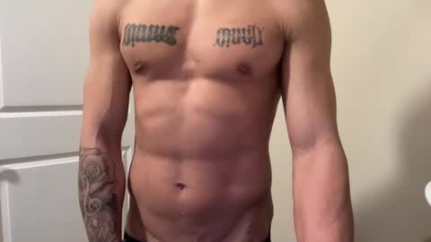 Snapshot of fithornyandtatted chatting on January 15, 2025, 11:21 am fithornyandtatted online show from January 15, 2025, 11:21 am