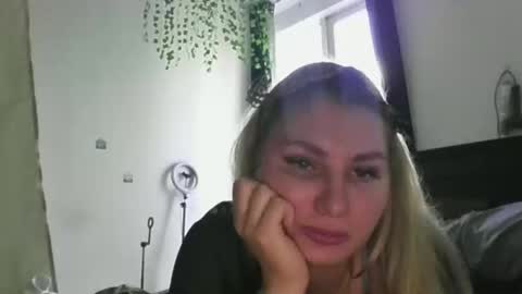 Snapshot of fitkatycom chatting on January 2, 2025, 9:33 am fitkatycom online show from January 2, 2025, 9:33 am