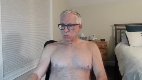 Snapshot of fitman999 chatting on December 6, 2024, 2:46 am Jon online show from December 6, 2024, 2:46 am
