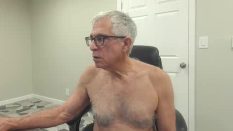 Snapshot of fitman999 chatting on December 22, 2024, 4:17 am Jon online show from December 22, 2024, 4:17 am