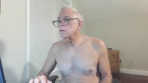 Snapshot of fitman999 chatting on November 14, 2025, 8:13 am Jon online show from November 14, 2025, 8:13 am