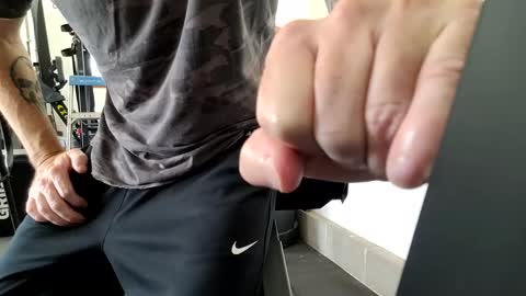  Links in Bio below online show from September 23, 2025, 6:33 pm