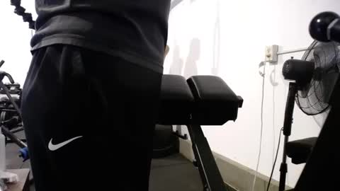 Snapshot of fitshow75 chatting on December 19, 2025, 6:48 pm Links in Bio below online show from December 19, 2025, 6:48 pm