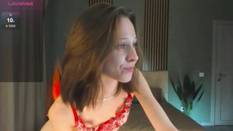 im Linda please give me thumbs up online show from November 4, 2025, 10:03 am