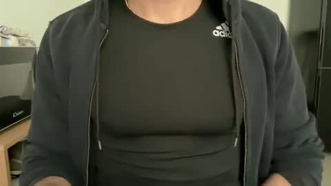 Snapshot of fla85 chatting on December 2, 2025, 10:42 am Fla is short for Flavio online show from December 2, 2025, 10:42 am