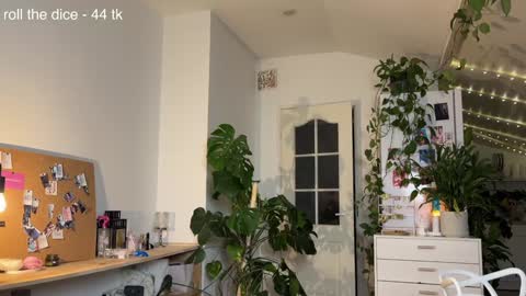 Eva online show from December 22, 2024, 4:38 pm