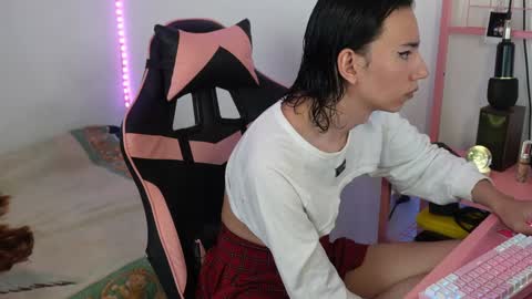 Snapshot of flaream_angel chatting on January 4, 2025, 12:59 am Alexa online show from January 4, 2025, 12:59 am