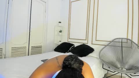 Flavia online show from November 3, 2025, 7:04 pm