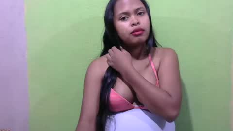 Snapshot of fleurtess_xx chatting on April 24, 2026, 4:26 am Claire online show from April 24, 2026, 4:26 am