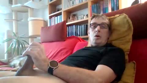 Snapshot of flinx71 chatting on October 31, 2025, 7:31 am Ralf online show from October 31, 2025, 7:31 am