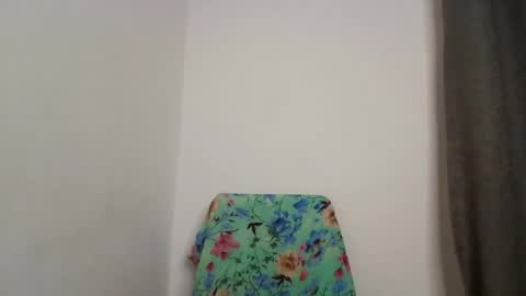 flirty_arrya online show from July 15, 2026, 7:02 am