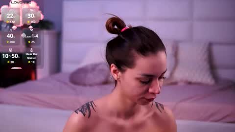 Snapshot of flirty_fawn chatting on December 14, 2025, 1:22 am Ana online show from December 14, 2025, 1:22 am