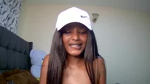 Snapshot of flirtyy_sheery chatting on December 22, 2024, 3:55 pm sheery online show from December 22, 2024, 3:55 pm