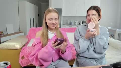 Mona online show from October 26, 2025, 1:44 am