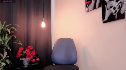 flor_gil online show from December 4, 2025, 3:16 am