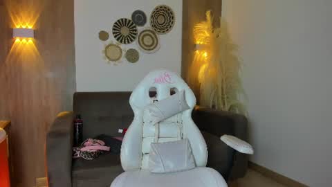  Flor  online show from July 9, 2026, 4:16 am