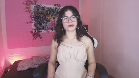Snapshot of flora_blue chatting on September 16, 2025, 11:33 am flora_blue online show from September 16, 2025, 11:33 am