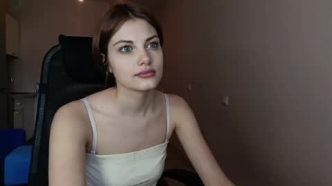 Snapshot of florenceheatly chatting on May 16, 2026, 10:12 am Flora online show from May 16, 2026, 10:12 am