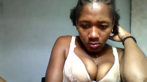 florencia011 online show from February 12, 2025, 9:11 pm