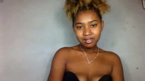 florencia011 online show from March 9, 2025, 9:24 am