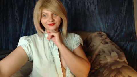 Snapshot of floretdiana chatting on December 15, 2025, 10:03 pm floretdiana online show from December 15, 2025, 10:03 pm