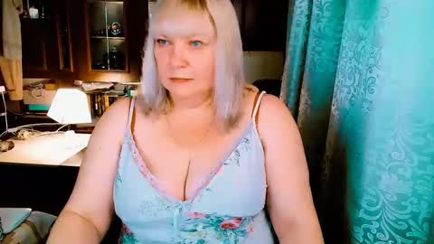 Snapshot of flowerahbutterf chatting on September 21, 2025, 8:21 pm FlowerAhButterf online show from September 21, 2025, 8:21 pm