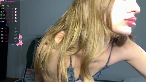 Snapshot of flowercandy33 chatting on January 7, 2025, 2:41 pm Flower online show from January 7, 2025, 2:41 pm