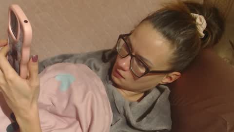 say meow and send tip  online show from December 4, 2025, 6:38 pm