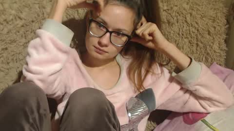 Snapshot of flowercandydoll13 chatting on December 4, 2024, 2:37 pm say meow and send tip online show from December 4, 2024, 2:37 pm
