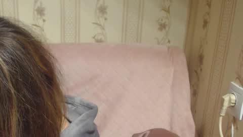 say meow and send tip  online show from November 17, 2025, 2:12 pm