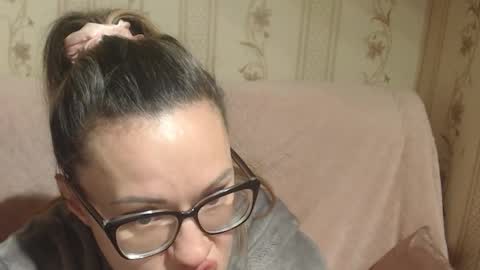 say meow and send tip  online show from December 20, 2025, 10:44 am