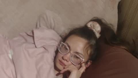 say meow and send tip  online show from April 16, 2026, 11:29 pm