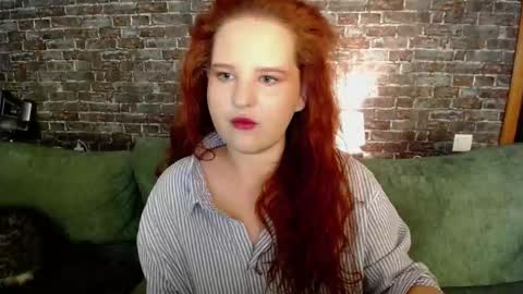 Snapshot of floweroffreedom_ chatting on December 15, 2025, 6:06 am FlowerOfFreedom online show from December 15, 2025, 6:06 am