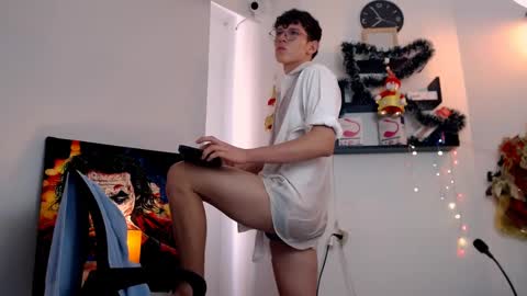 flowers109 online show from December 17, 2024, 7:59 pm