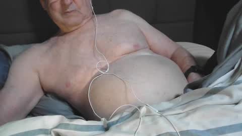Snapshot of flshowman chatting on February 12, 2025, 1:30 am FLshowman online show from February 12, 2025, 1:30 am