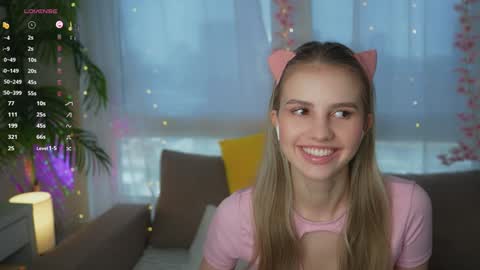 Adeline online show from December 25, 2024, 8:40 am