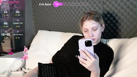 fluffy_cloude online show from May 6, 2026, 6:41 am