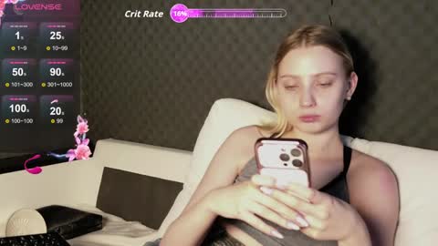 fluffy_cloude online show from May 20, 2026, 6:19 am