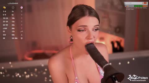 Snapshot of fluffyellie chatting on October 17, 2025, 3:25 pm ask me online show from October 17, 2025, 3:25 pm