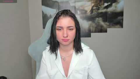 Lina online show from May 18, 2026, 12:51 am