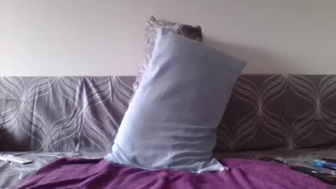 flylen online show from September 21, 2025, 7:32 am